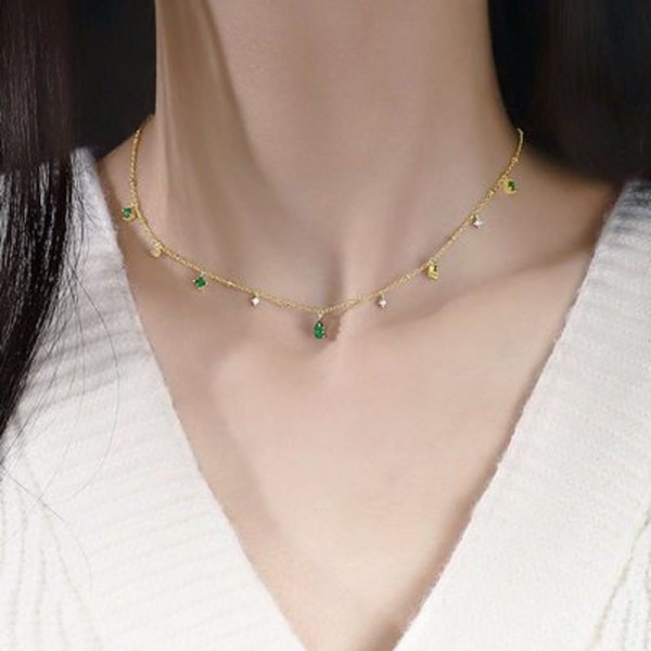 Exquisite emerald neck restoring ancient ways