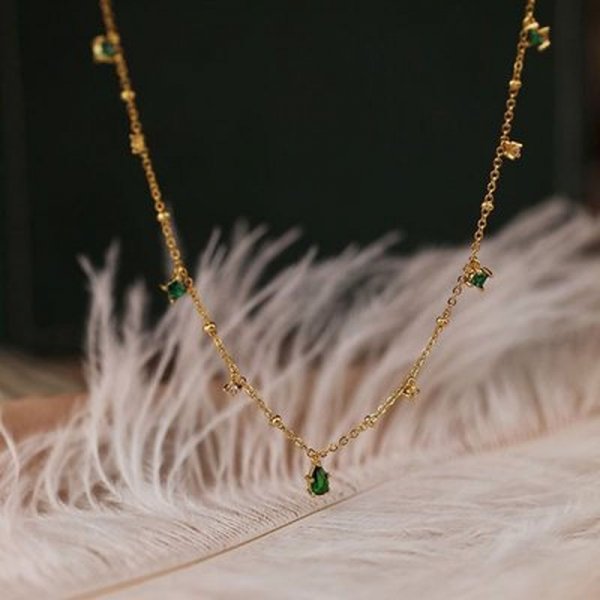 Exquisite emerald neck restoring ancient ways